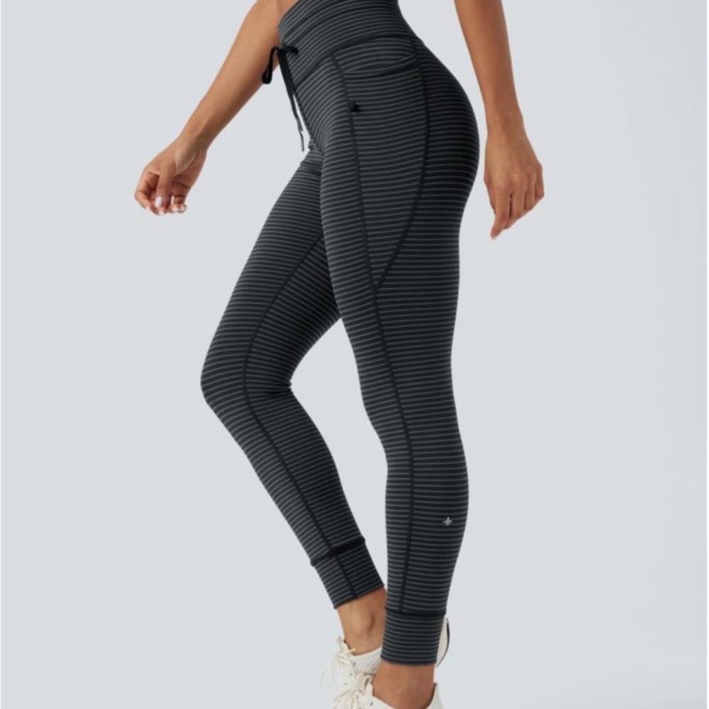 HALARA Charcoal Striped Leggings